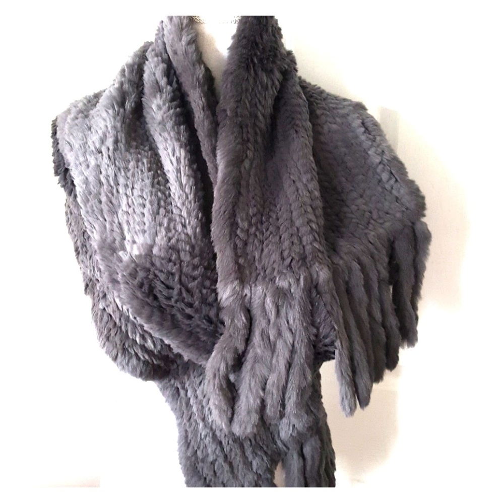 STEFANEL BRAND-NEW MADE IN ITALY RABBIT FUR SCARVE